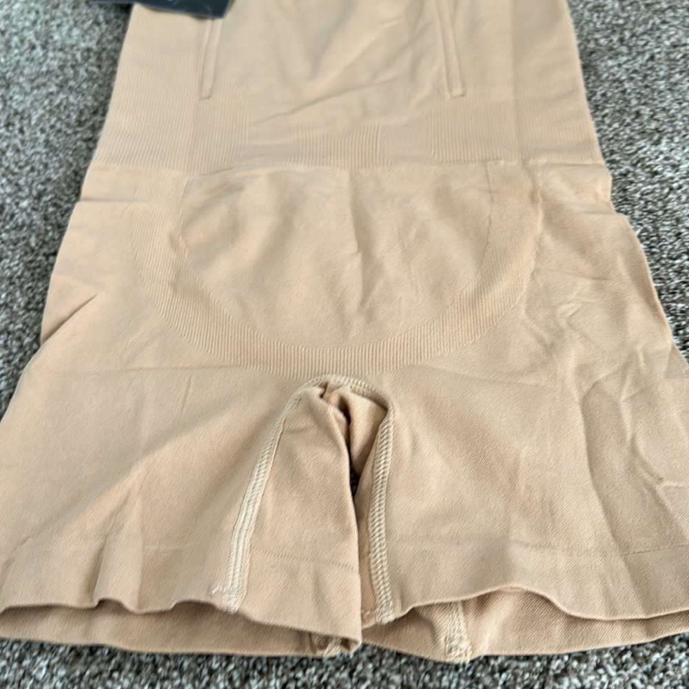 NWT Shapewear bodysuit tummy control S - Picture 7 of 8